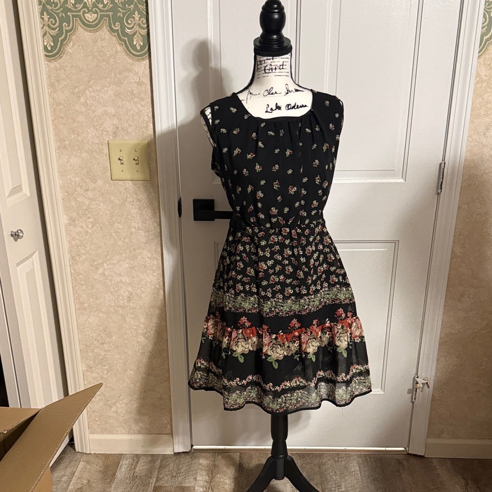 Chic Black Floral Mini Dress